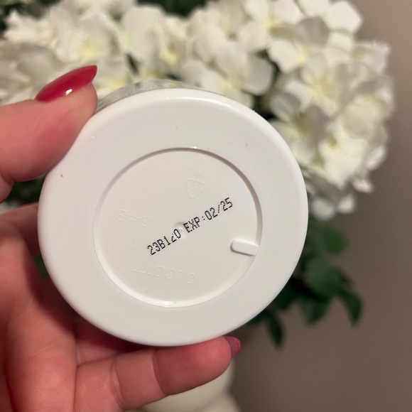 FIRST AID BEAUTY • ULTRA REPAIR CREAM • INTENSE HYDRATION - Picture 2 of 2